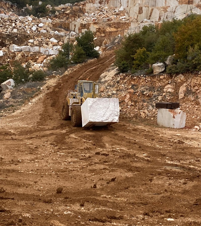 Amasya Bölgesinde Bej Mermer Ocağı